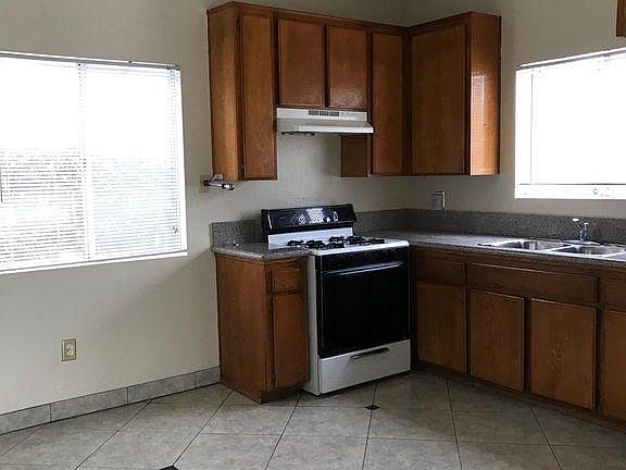 3rd image of 12327 Beverly Blvd APT A