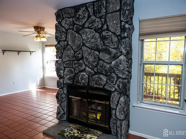 2162 Ash Ct — Photo 15