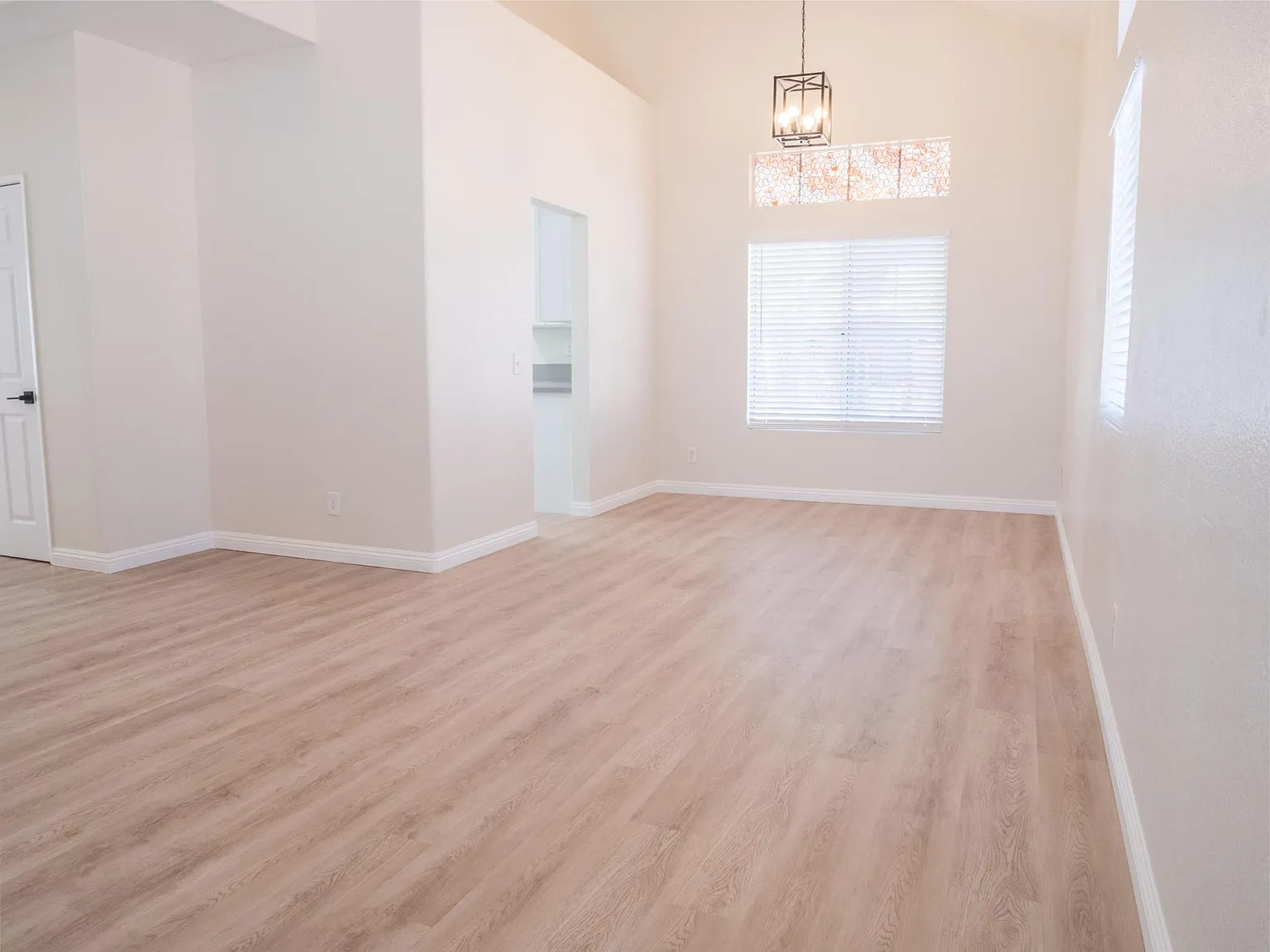 3 bed, 1584 sqft, $2,250 — Photo 3