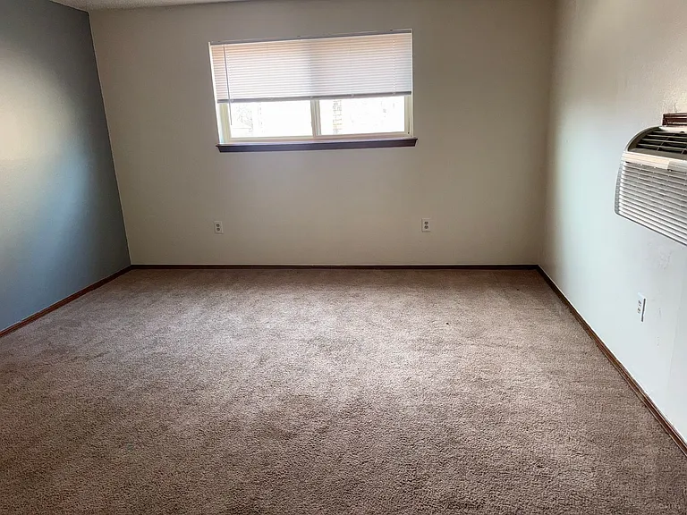 Fox Valley Apartments — Photo 21
