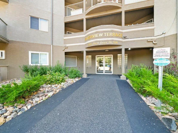 245 E Red Deer Dr SW #512, Medicine Hat, AB T1A 8P4