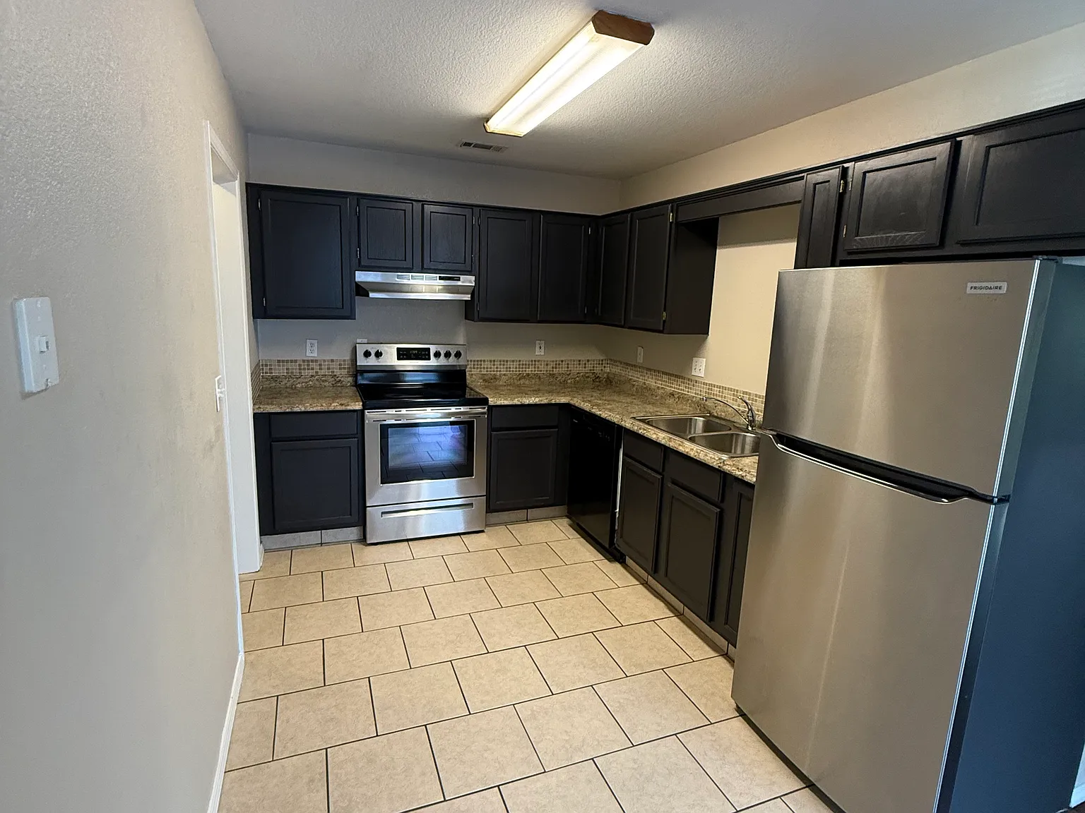 2 bed, 1045 sqft, $1,250 — Photo 1