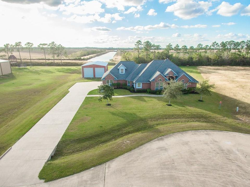 1st image of 2334 Three Oaks Dr