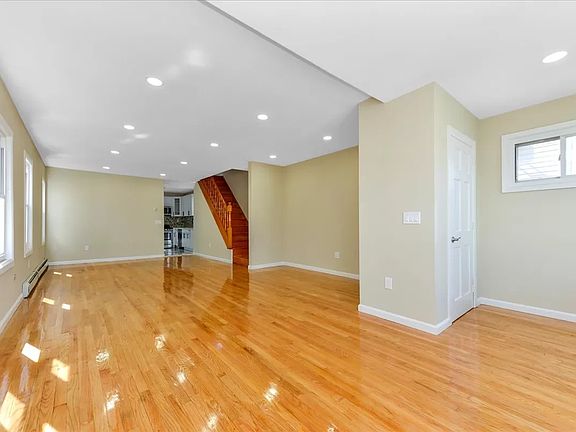 3rd image of 10928 142nd St