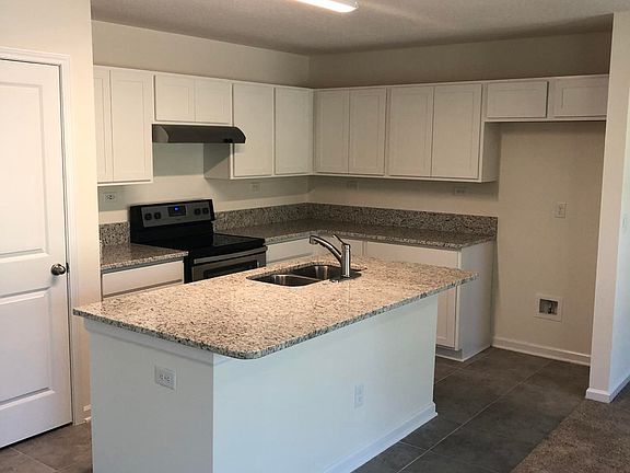 4th image of 441 Sawmill Landing Dr
