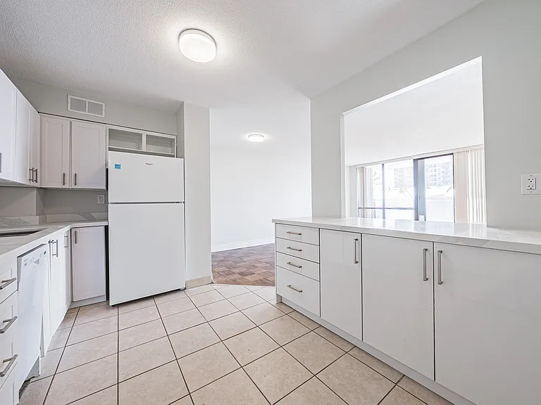 2220 Marine Dr — Photo 46