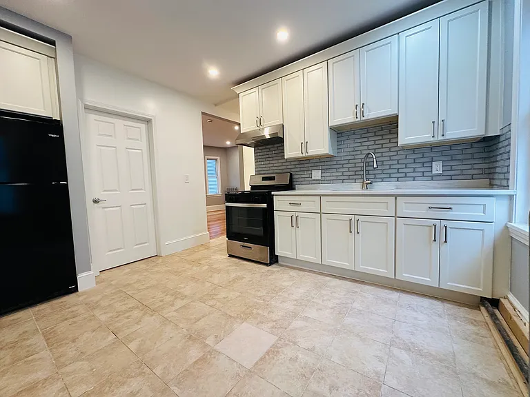 28 Melbourne St #2 — Photo 4