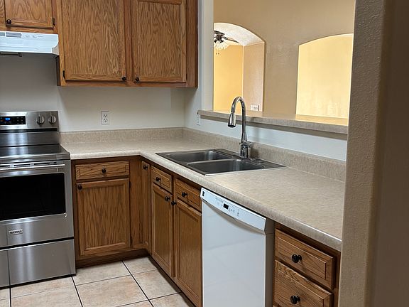 4th image of 1431 N Gilbert Ave APT 2