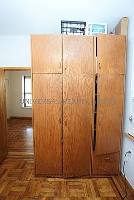 Rented by Universal Realty Group | media 26