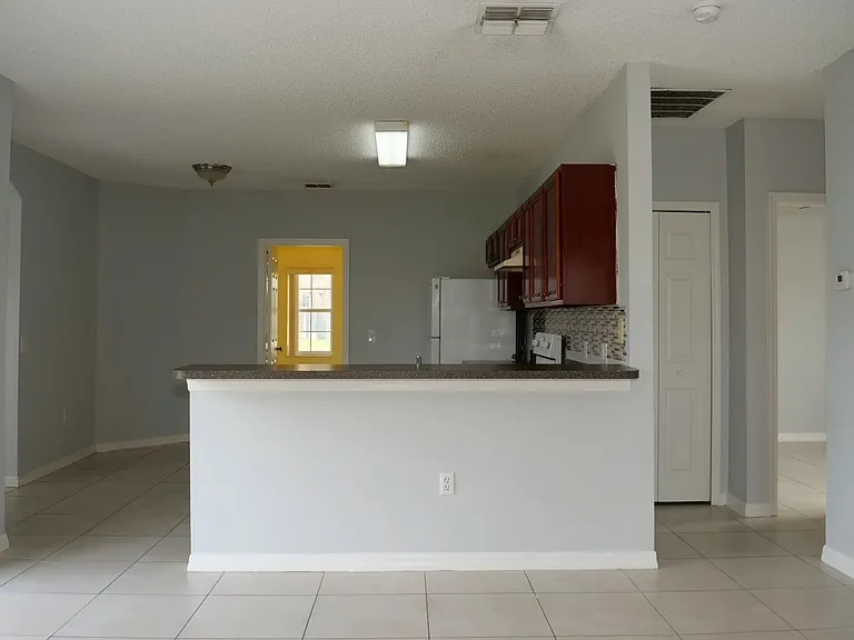 752 Paris Dr — Photo 5