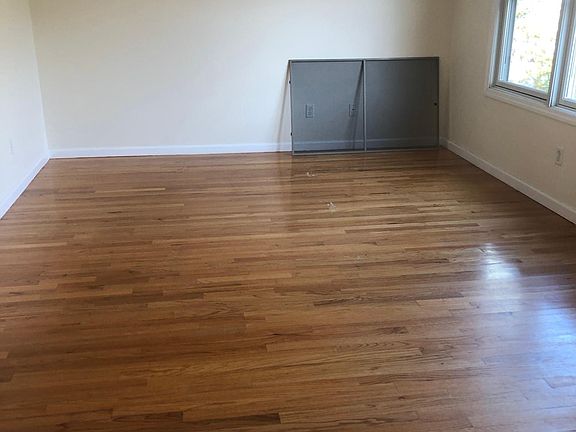 4th image of 392 Sip Ave Floor 2
