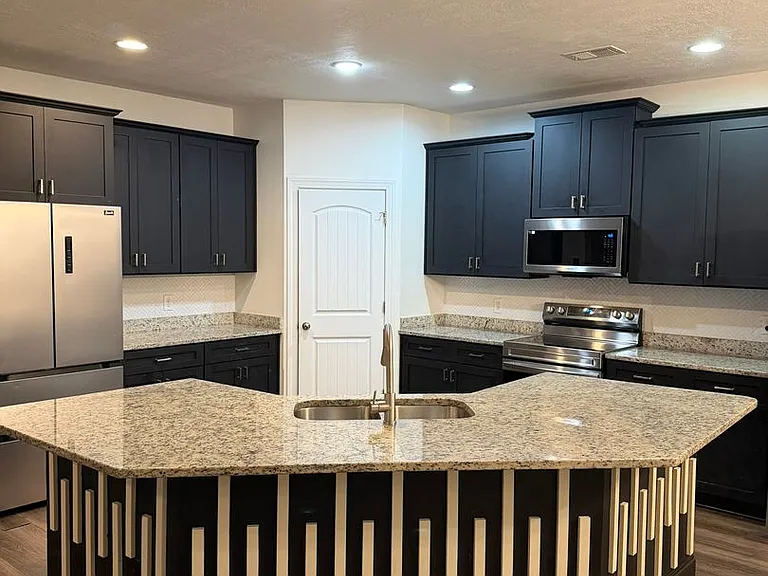 2428 Orchard Dr — Photo 9