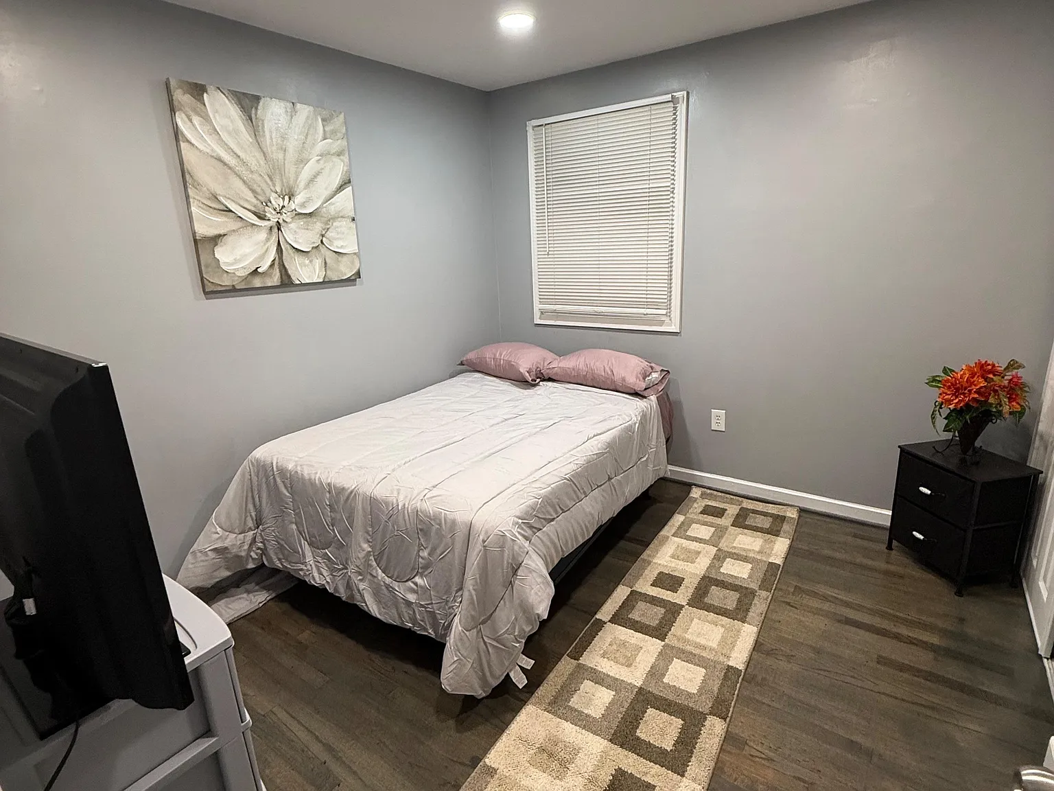 3 bed, 2.0 bath, 2800 sqft, $1,118 — Photo 3