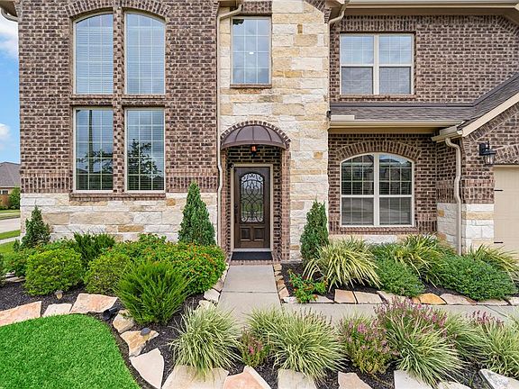 4th image of 2711 La Spezia Ln