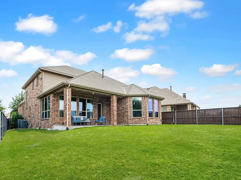 1301 Skyflower Ln — Photo 24