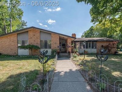 23001 Norfolk St, Detroit, MI, 48219