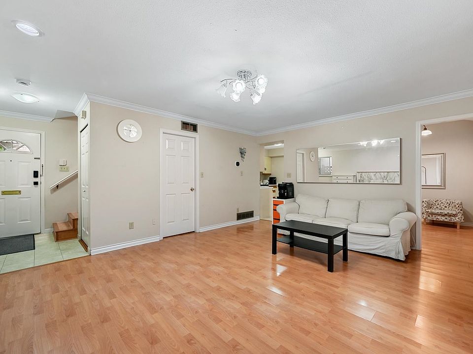 1st image of 819 W 70th Ave