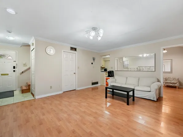 819 W 70th Ave, Vancouver, BC V6P 2X5
