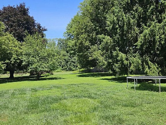 5th image of 10 Golfview Ln