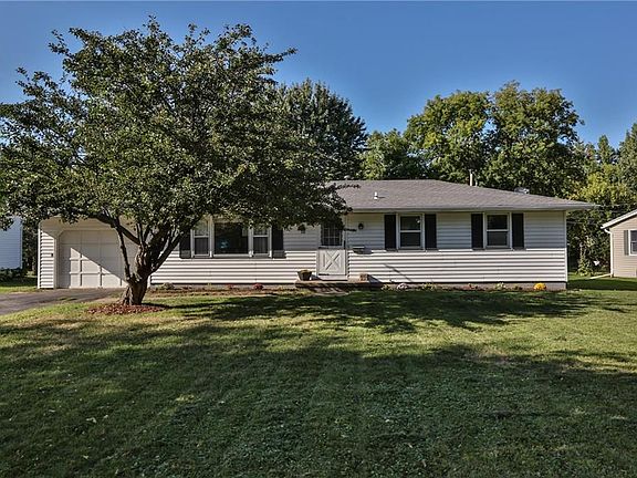 3rd image of 16 Sunny Slope Dr