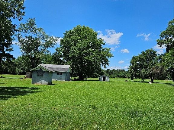 5th image of 927 Bell Rd