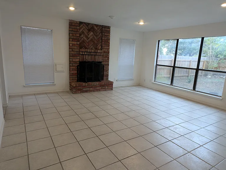 9202 Proclamation Dr — Photo 8
