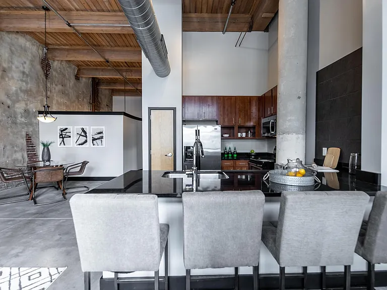 1113 Washington Ave #210 — Photo 2