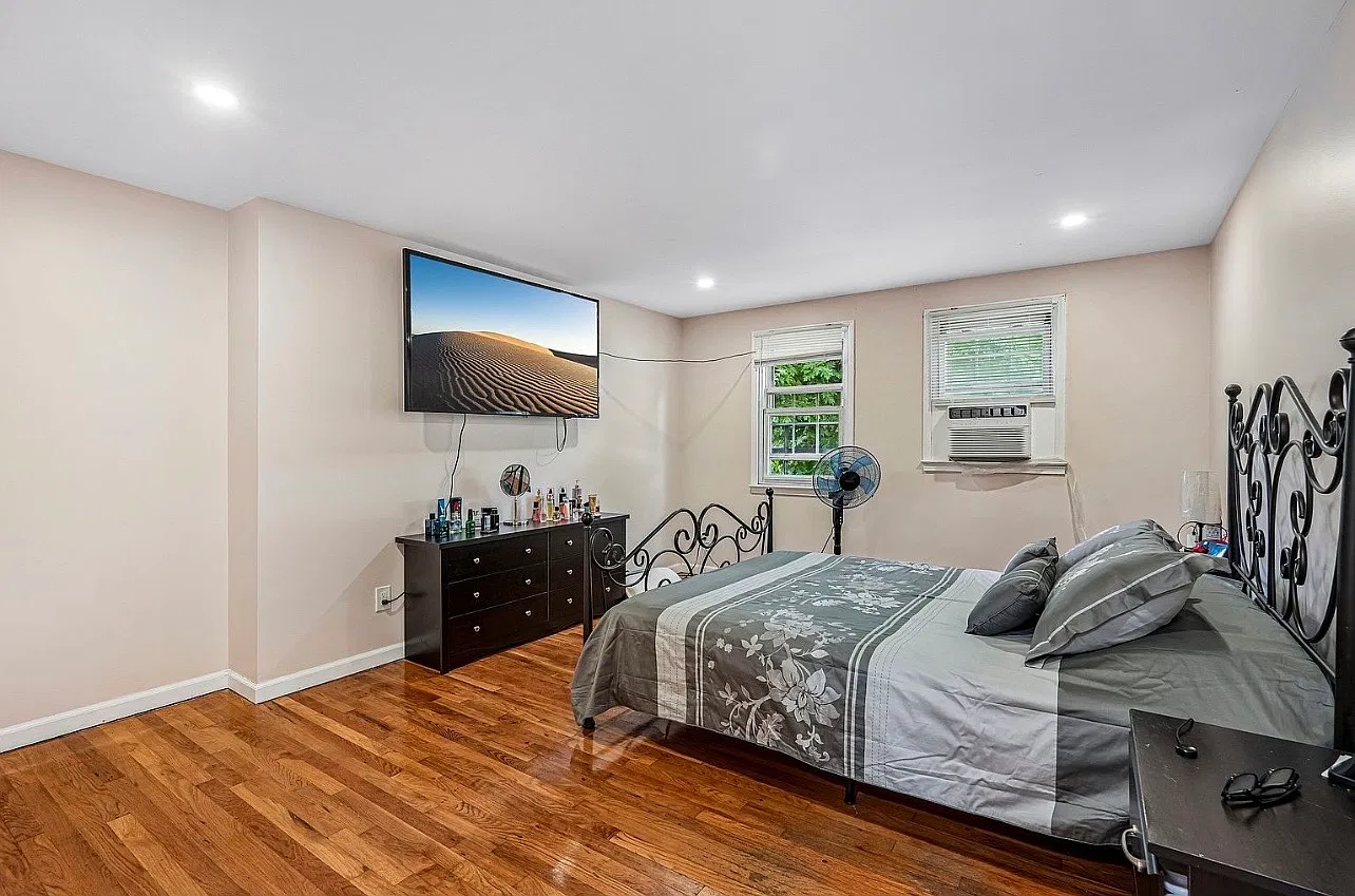2 bed, $2,500 — Photo 3