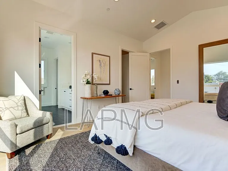 6016 Comey Ave #6016 — Photo 31