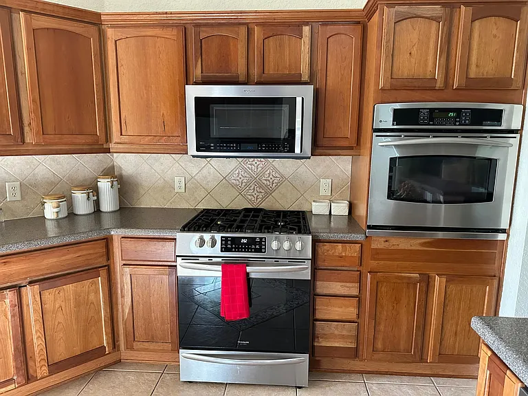 2071 Westchester Way — Photo 6