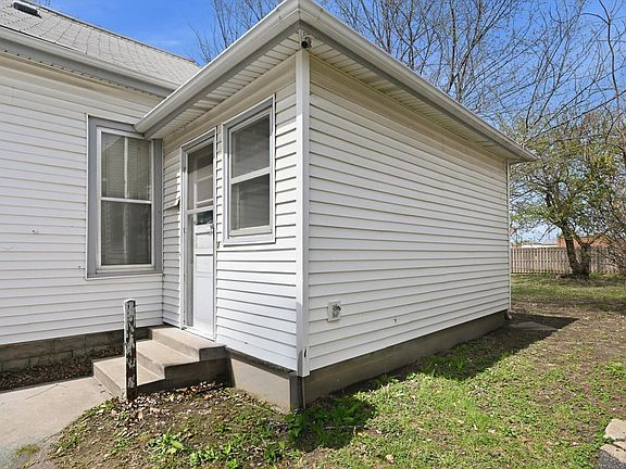 3rd image of 1722 Avenue G
