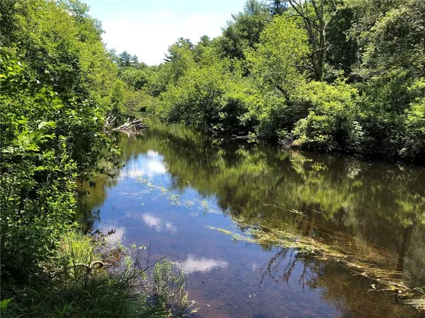 28 Wood River Dr, Hope Valley, RI 02832