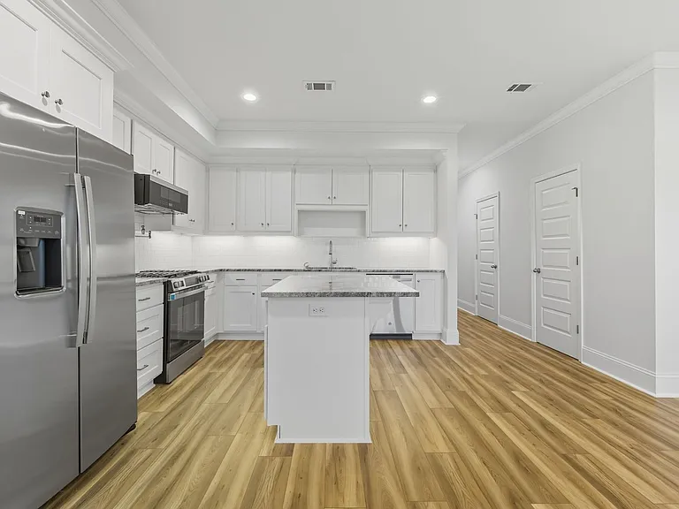 5017 Hamilton Cir — Photo 6