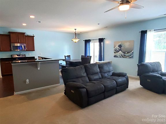 3rd image of 425 Augustus Ln