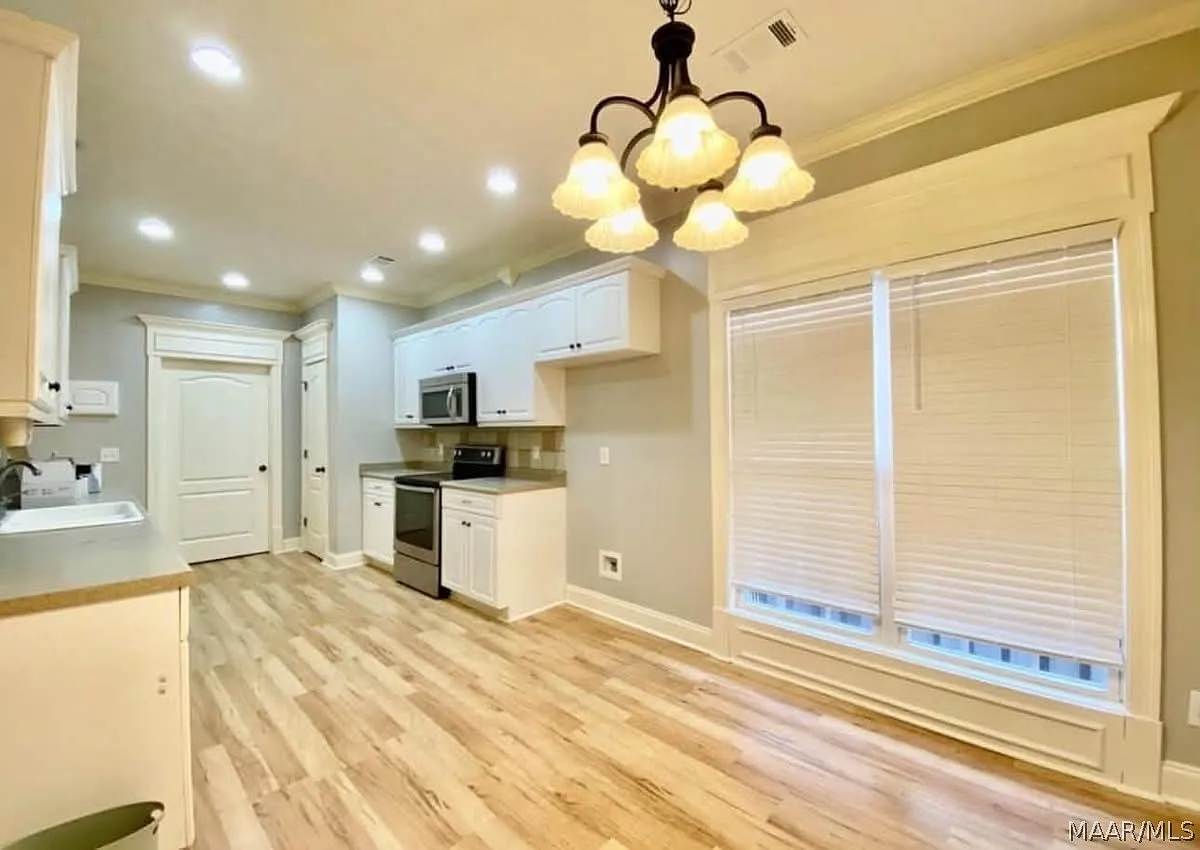 4 bed, 2.0 bath, 1850 sqft, $2,000 — Photo 2