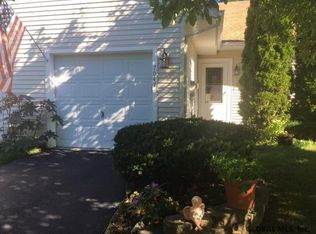 7047 Suzanne Ln, Schenectady, NY 12303
