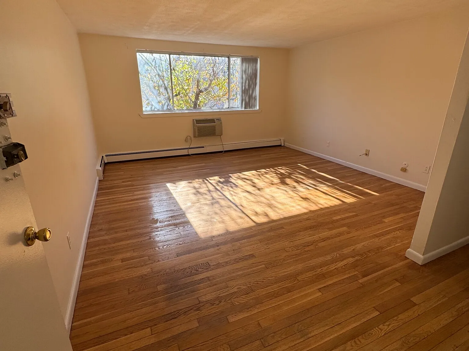 2 bed, 777 sqft, $2,600 — Photo 2