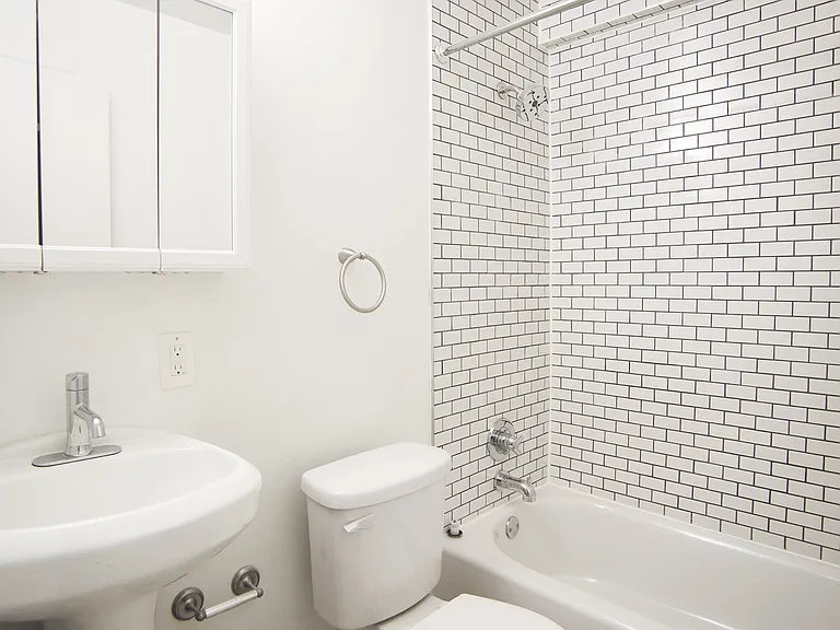 353 W Mount Airy Ave — Photo 40