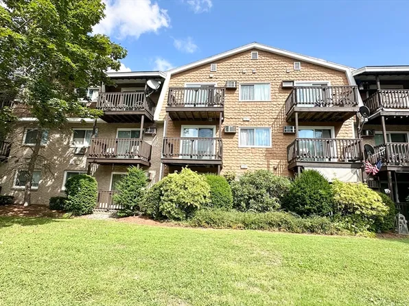 310 Brook Village Rd APT 12, Nashua, NH 03062