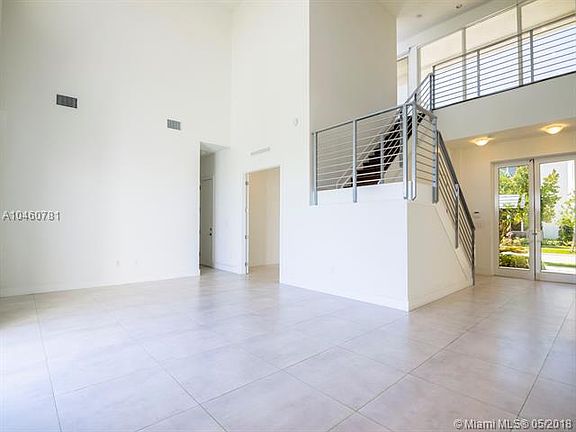 5th image of 10243 NW 74th Ter