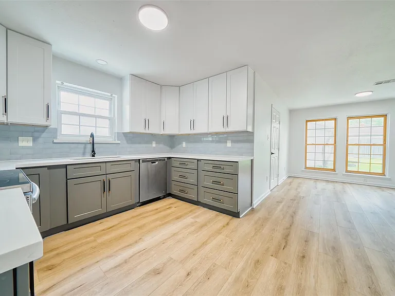 7914 Oakington Dr — Photo 10