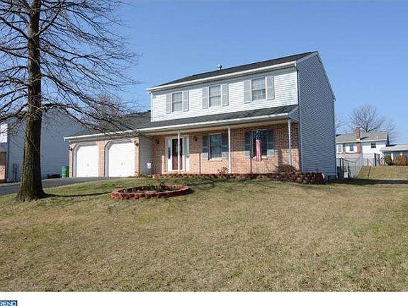 3rd image of 504 Hillside Ct