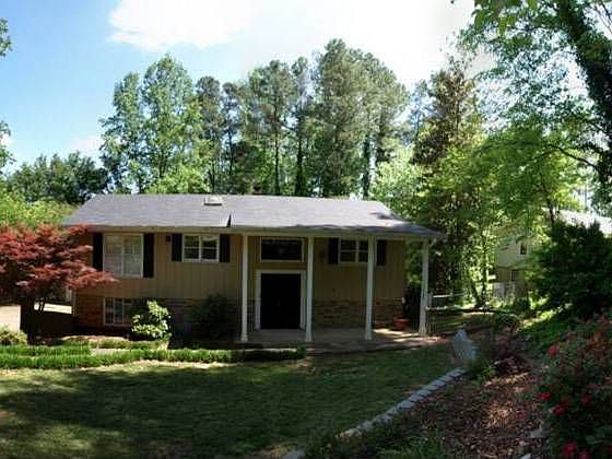 1st image of 2806 Castle Dr