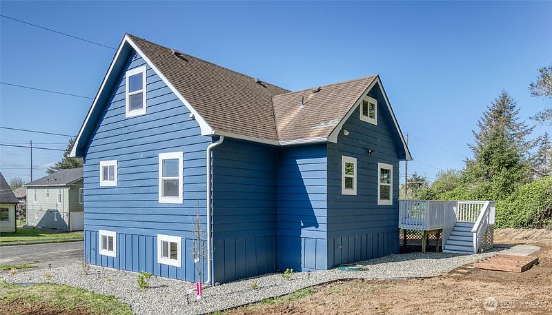 5th image of 2711 Queets Avenue