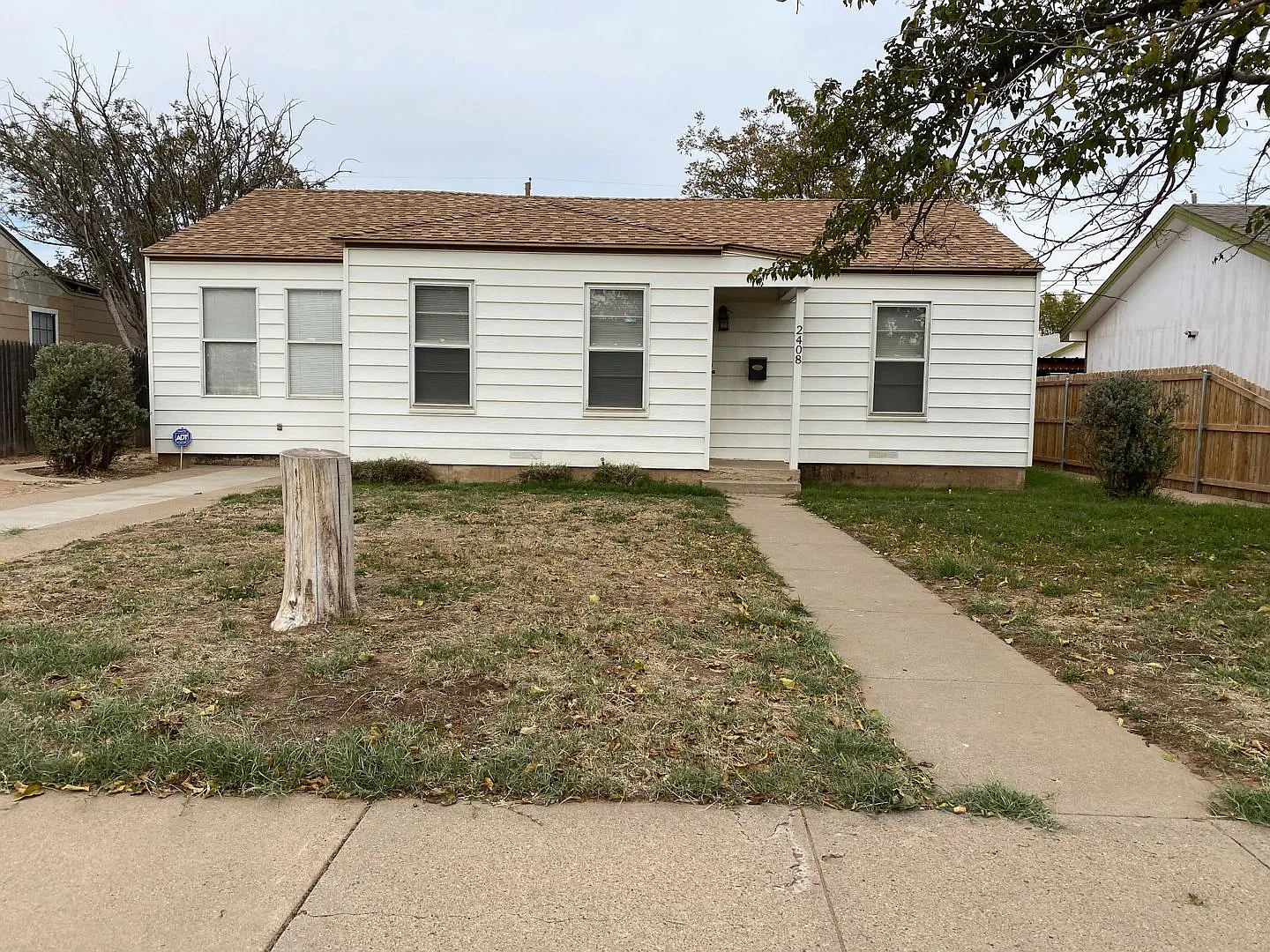 Large Family Home — Photo 1