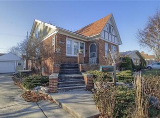 22456 Madison St, Saint clair shores, MI 48081
