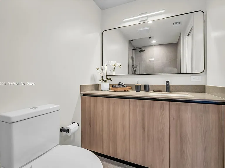 121 NE 5th St #902 — Photo 14