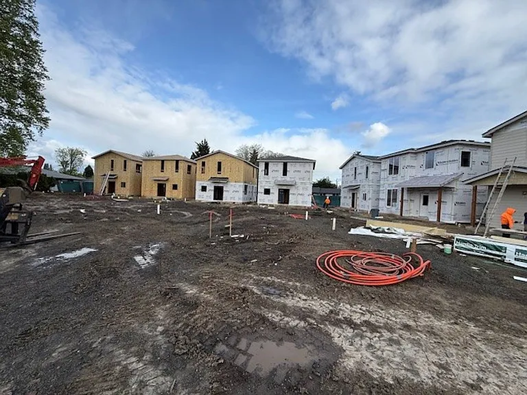 1105 NW Buchanan Ave — Photo 51