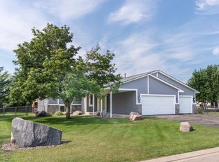 1036 Aster Ln, Shakopee, MN 55379
