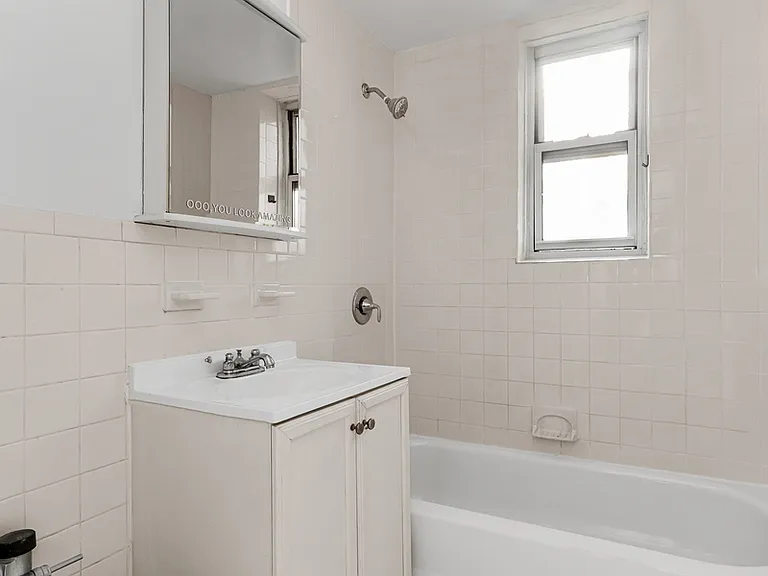 65-05 Yellowstone Blvd #2E — Photo 3